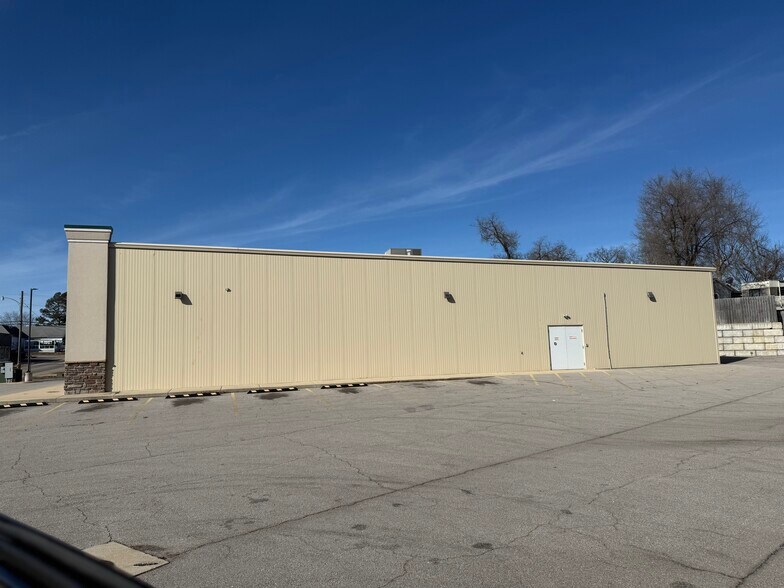 More Photos Of 503 E Main St, Willow Springs General Retail For Sale