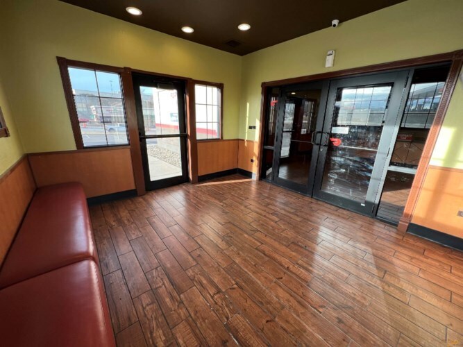 More Photos Of 2206 N LaCrosse St, Rapid City Restaurant For Sale