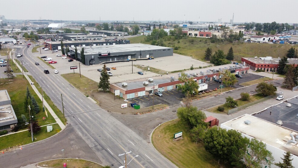 More Photos Of 4412 Manilla Rd SE, Calgary Showroom For Sale