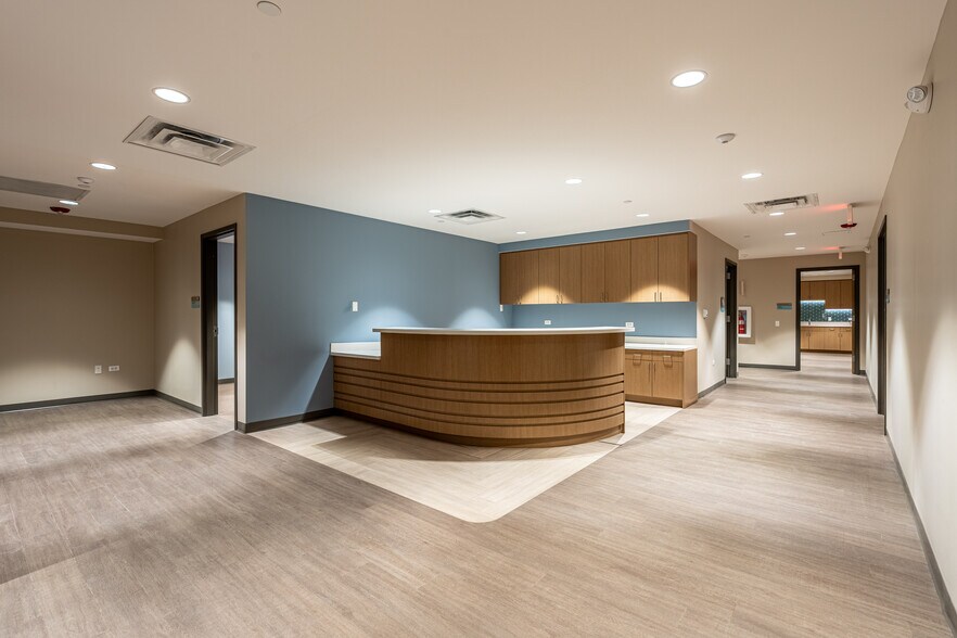 More Photos Of 456 Nelson Rd, New Lenox Freestanding For Lease