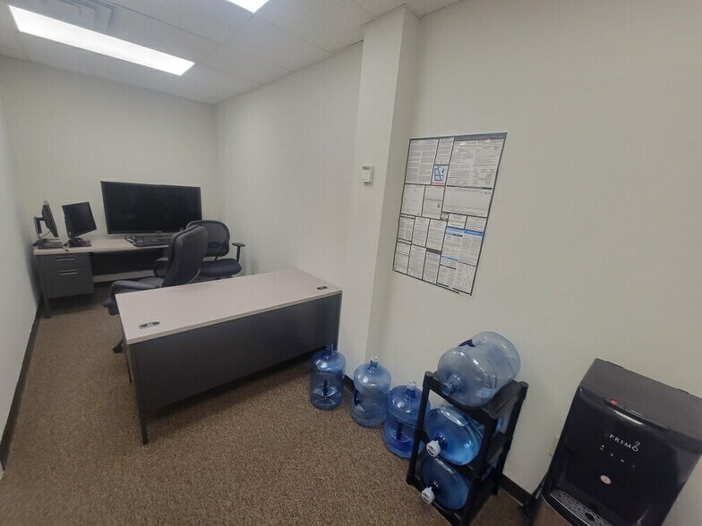 More Photos Of 105 Chesley Dr, Media Office For Lease