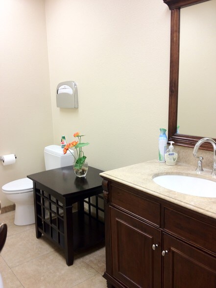 More Photos Of 78060 Calle Estado, La Quinta Office For Lease