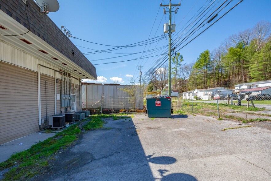 More Photos Of 396 Blue Prince Rd, Bluefield Apartments For Sale