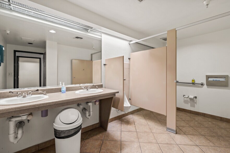 More Photos Of 6992 E Broadway Blvd, Tucson Office For Sale