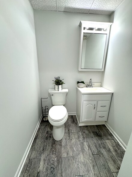 More Photos Of 9856 Derby Ln, Westchester Warehouse For Lease