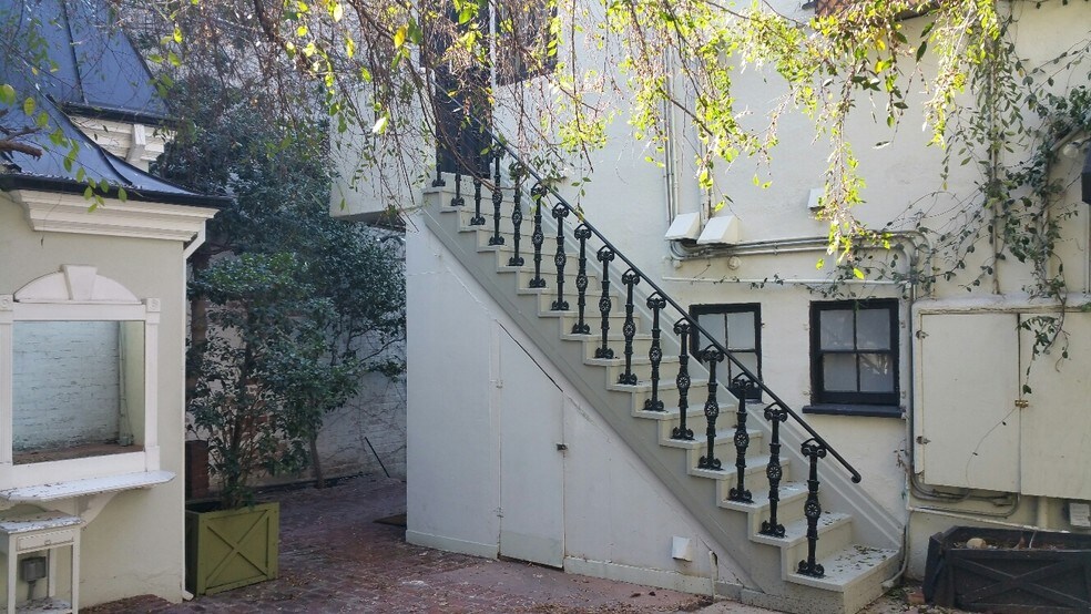 More Photos Of 818-820 N La Cienega Blvd, West Hollywood Office For Lease