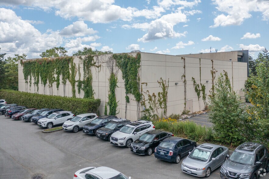 More Photos Of 758 Harbourside Dr, North Vancouver Warehouse For Lease