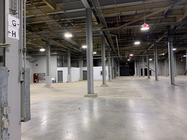 More Photos Of 586 Lewiston Junction Rd, Auburn Distribution For Lease