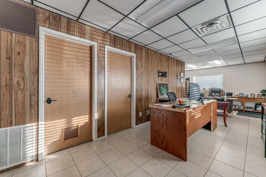 More Photos Of 2101 S ARKOLA Dr, Springdale Warehouse For Sale