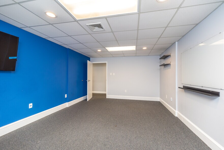 More Photos Of 4-8 Meadowbrook Ln, Chalfont Medical For Lease