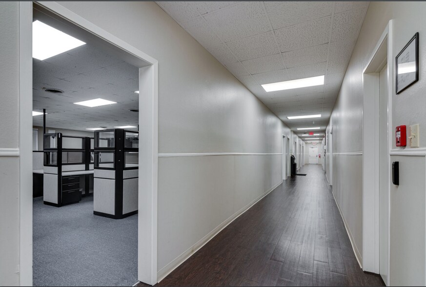 More Photos Of 820 SW Wilshire Blvd, Burleson Office For Sale