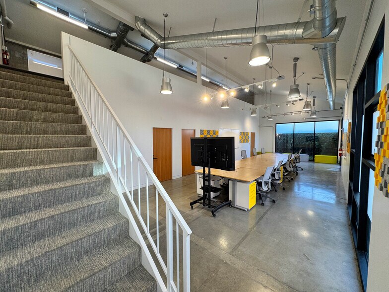 More Photos Of 606 Venice Blvd, Venice Office For Sale