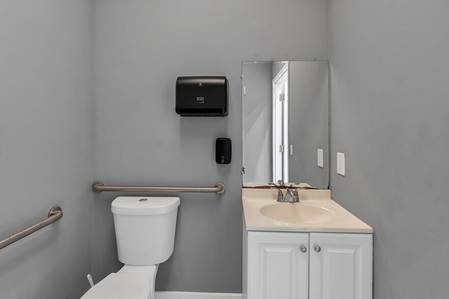 More Photos Of 10404 W State Road 84, Davie Warehouse For Lease