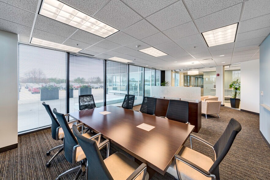 More Photos Of 1431 Opus Pl, Downers Grove Office For Lease