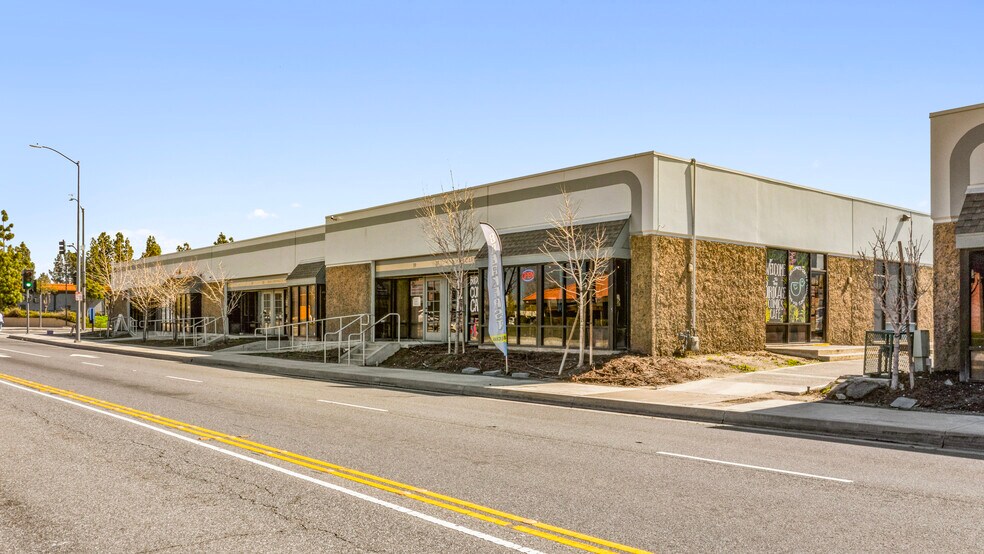 More Photos Of 165 W Hospitality Ln, San Bernardino Flex For Lease