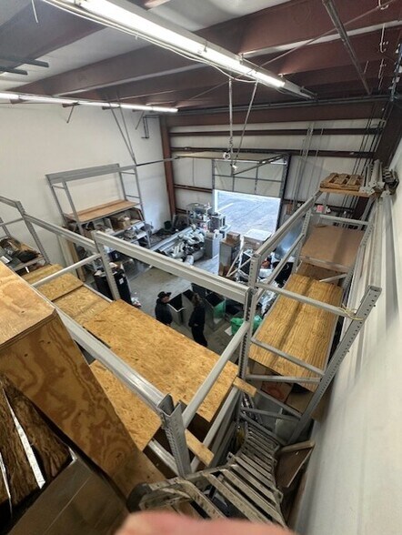 More Photos Of 131 Overhill Dr, Mooresville Warehouse For Lease