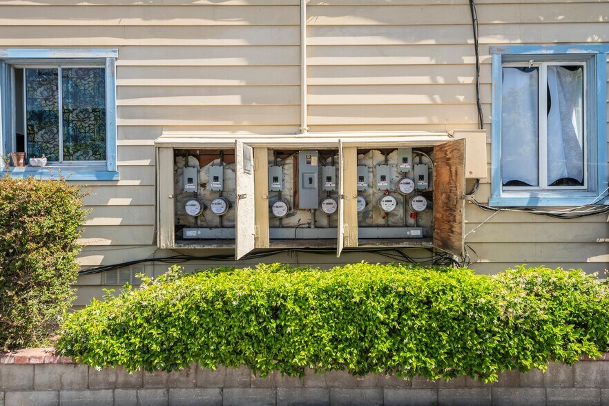 More Photos Of 736 Cedar St, Redwood City Apartments For Sale