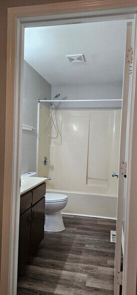 More Photos Of 1801 Ridgewood Dr, Murray Specialty For Sale