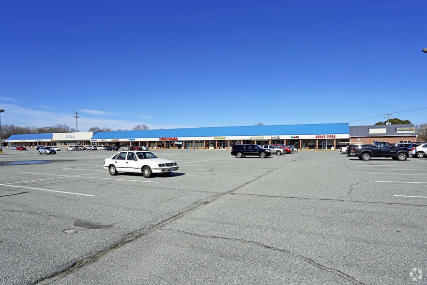 More Photos Of 1945-1985 E Pembroke Ave, Hampton Unknown For Lease