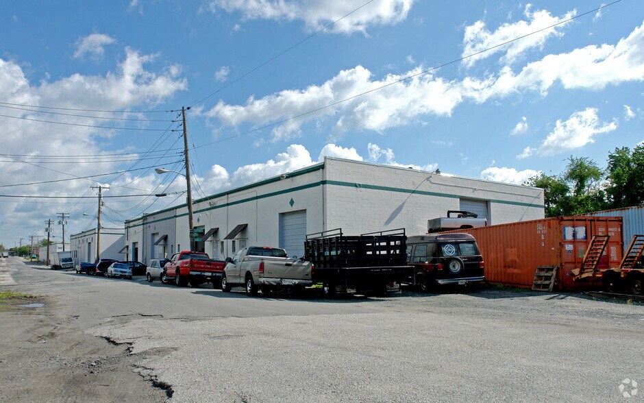 More Photos Of 235 S Kresson St, Baltimore Unknown For Lease