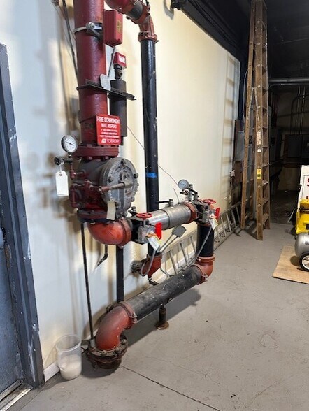 More Photos Of 17-19 Hayward St, Ipswich Manufacturing For Lease