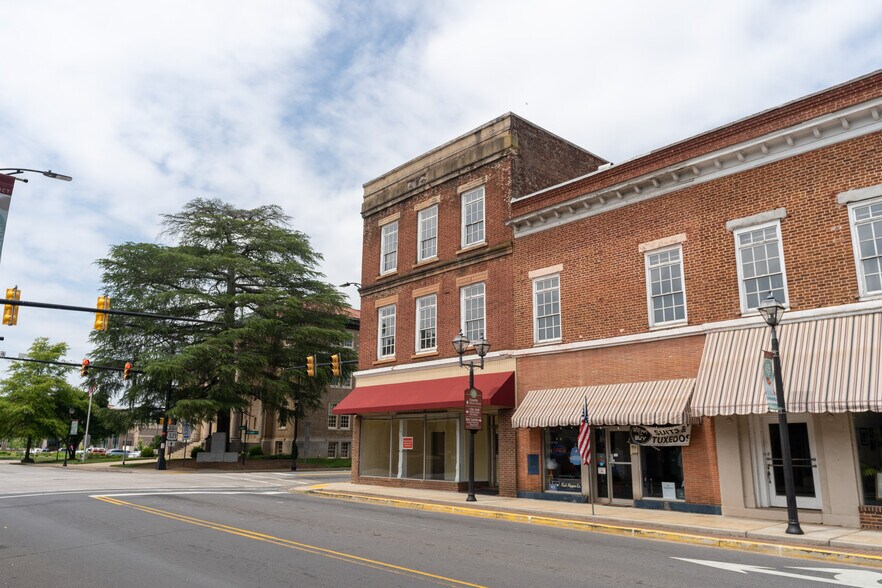 More Photos Of 1 N Congress St, York Storefront Retail Office For Lease