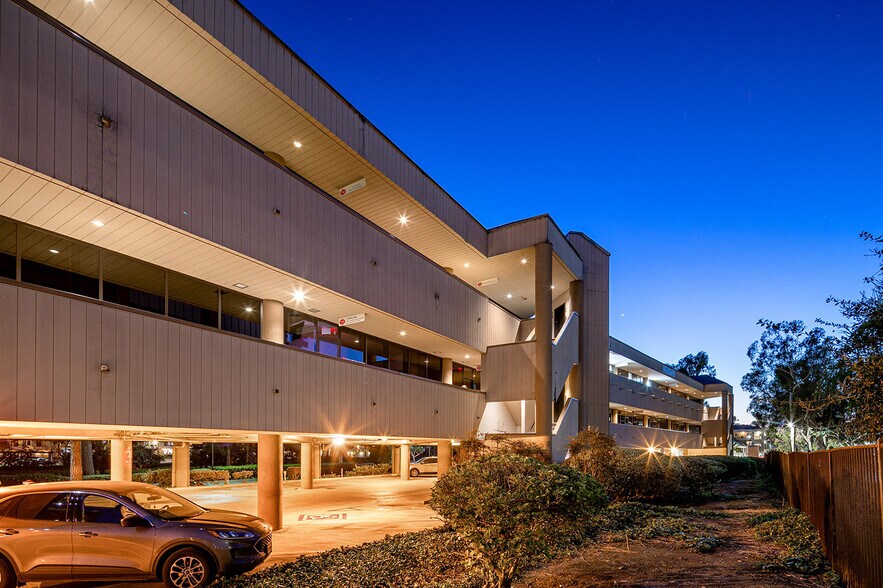 Primary Photo Of 37 Creek Rd, Irvine Medical For Lease