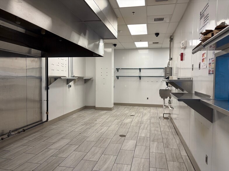 More Photos Of 130 S Pennsylvania St, Indianapolis Hotel For Lease