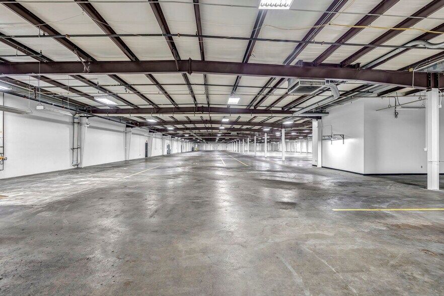 More Photos Of 4806 Commercial Park Dr, Austin Manufacturing For Lease