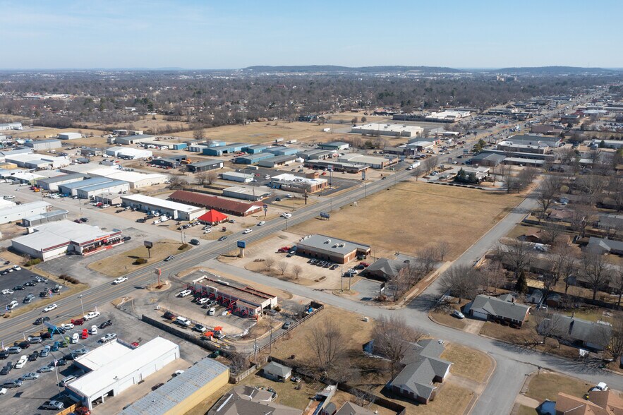 More Photos Of 3617 W Sunset Ave, Springdale Medical For Sale