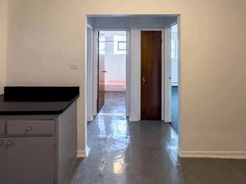 More Photos Of 1025-1049 W Vermont St, Calumet Park Apartments For Sale