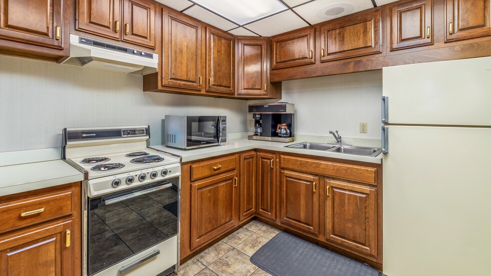 More Photos Of 1211 Ludington St, Escanaba Office For Sale