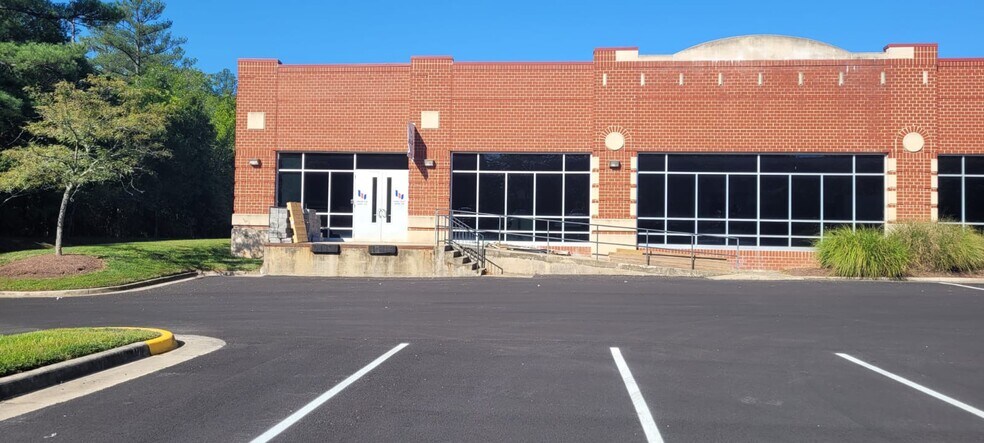 More Photos Of 45305 Catalina Ct, Sterling Showroom For Sale
