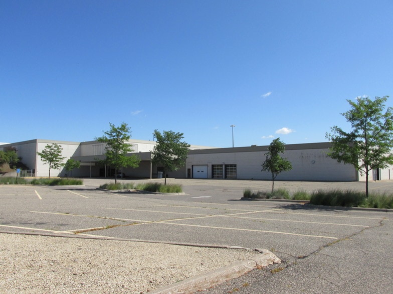 3001 N White Bear Ave, Maplewood, MN 55109 Department Store For Sale