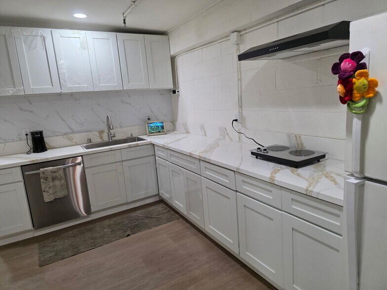 More Photos Of 3000 S Grand Ave, Los Angeles Warehouse For Lease