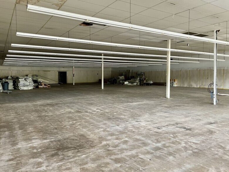 More Photos Of 201 S Charleston Ave, Fort Meade General Retail For Lease