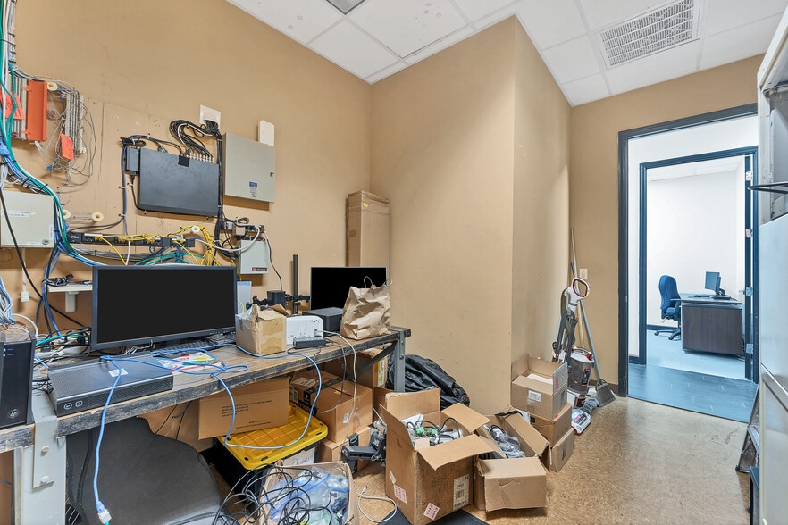 More Photos Of 1717 E 5th Ave, Tampa Warehouse For Sale