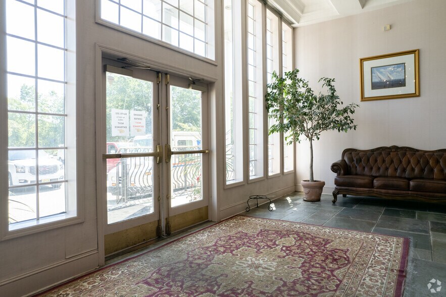 More Photos Of 550 Kinderkamack Rd, Oradell Medical For Lease