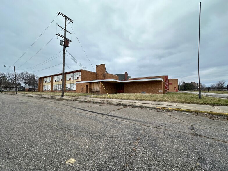 More Photos Of 1123 N Sherman St, Bay City Schools For Lease