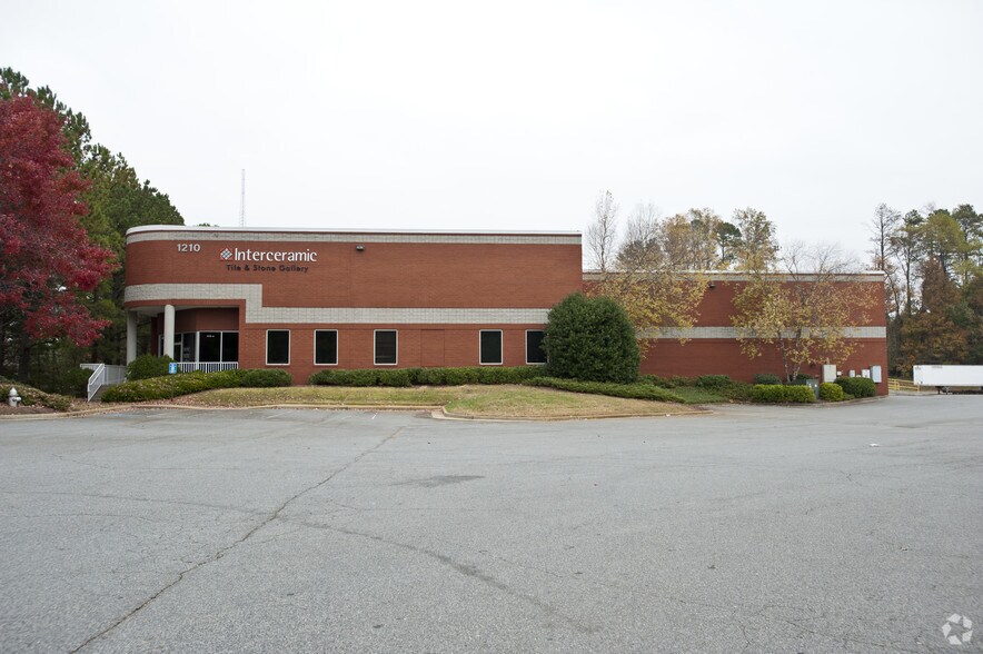 More Photos Of 1210 Kennestone Cir, Marietta Warehouse For Lease