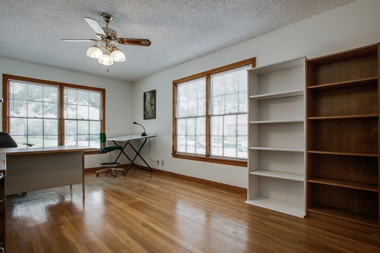 More Photos Of 513 S Tennessee St, McKinney Office For Sale