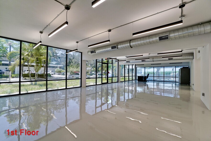 More Photos Of 1551 2nd St, Sarasota Office For Sale