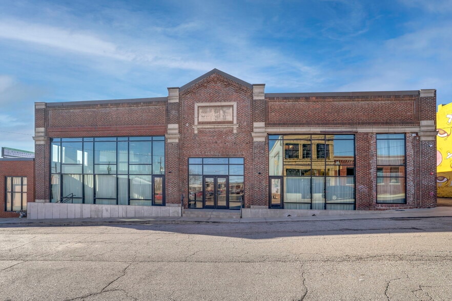 More Photos Of 1604 Locust St, Kansas City Office For Lease