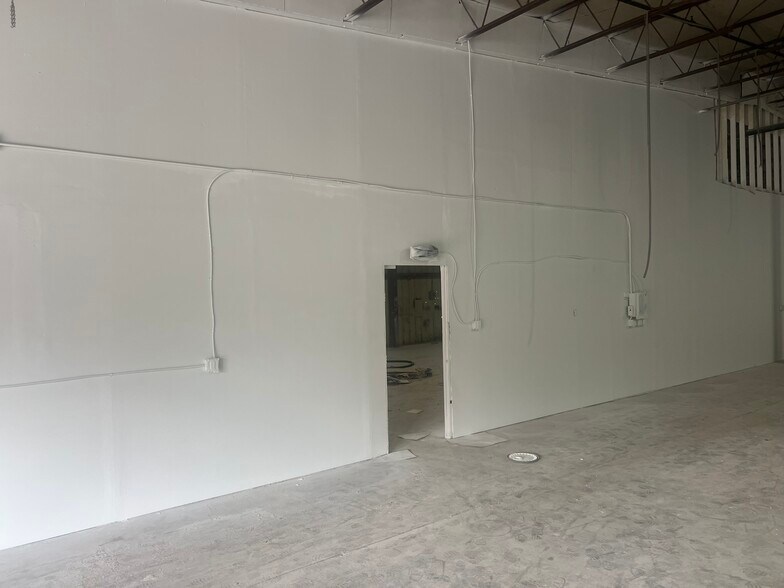 More Photos Of 2300 Old Lake Mary Rd, Sanford Warehouse For Lease