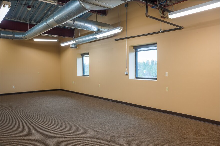 More Photos Of 4212 W Sunset Blvd, Spokane Flex For Sale