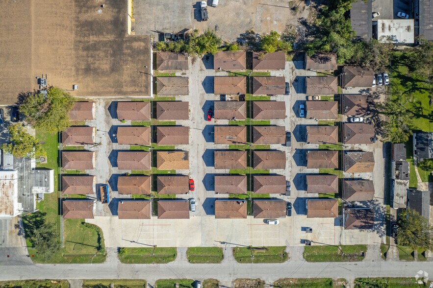 More Photos Of 5716 Pickfair St, Houston Apartments For Sale