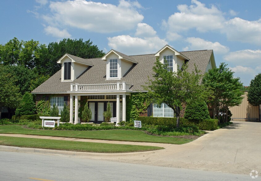 Primary Photo Of 2607 Manor Way, Dallas Office For Lease