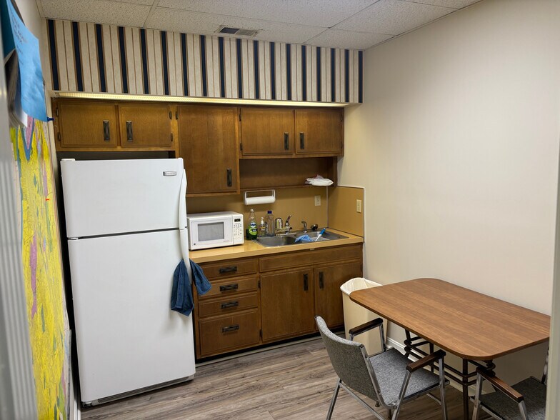 More Photos Of 10835-10845 Bluegrass Pky, Louisville Office For Sale