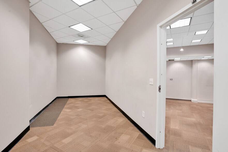 More Photos Of 780 Laurel St, San Carlos Bank For Lease