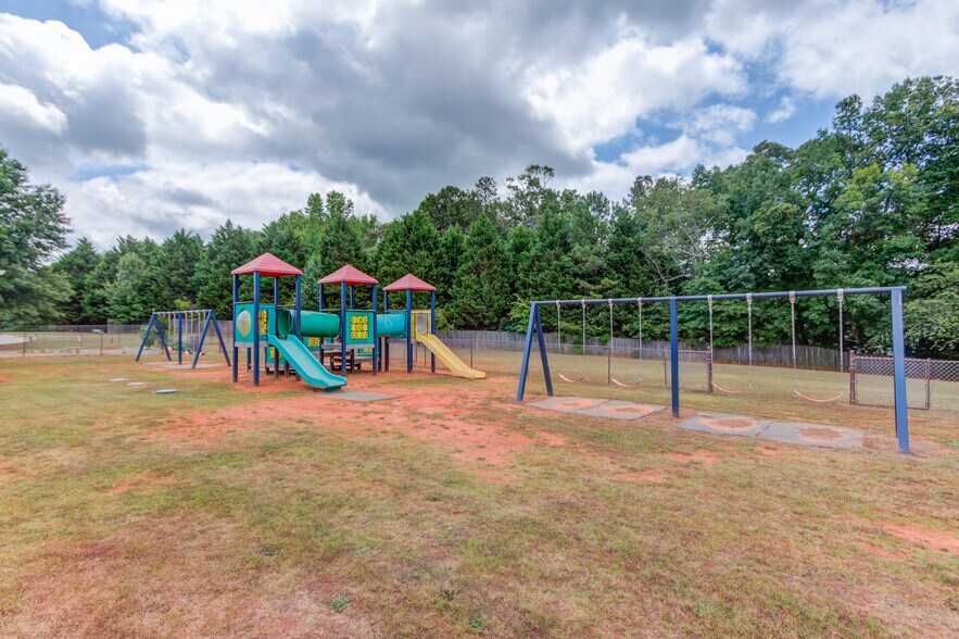 More Photos Of 495 Harbins Rd, Dacula Daycare Center For Sale